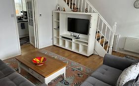 Spacious 2 Bedroom House With Garden